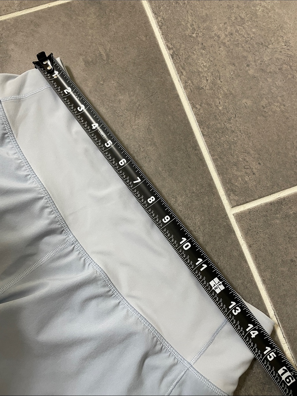 Lululemon Speed Up Short Long *4" size 6 - Picture 3 of 8